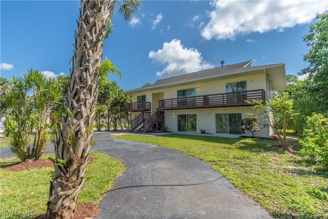 view of front of house featuring a front yard