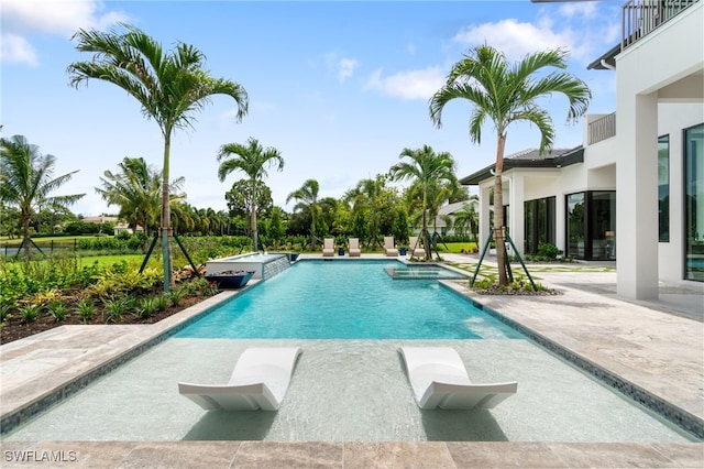 view of pool with an in ground hot tub