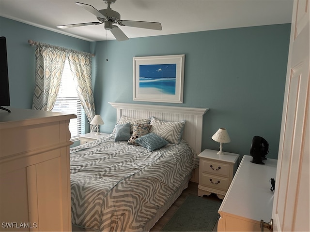 bedroom featuring ceiling fan