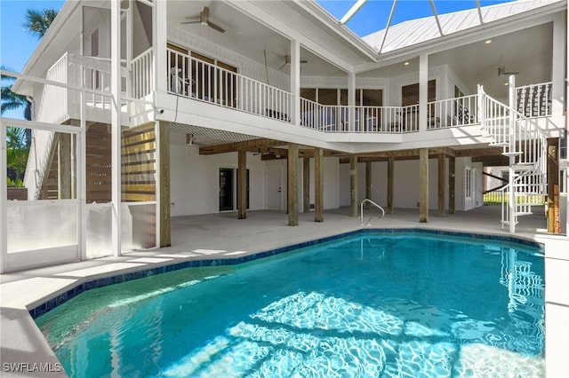 view of swimming pool with a patio area and ceiling fan