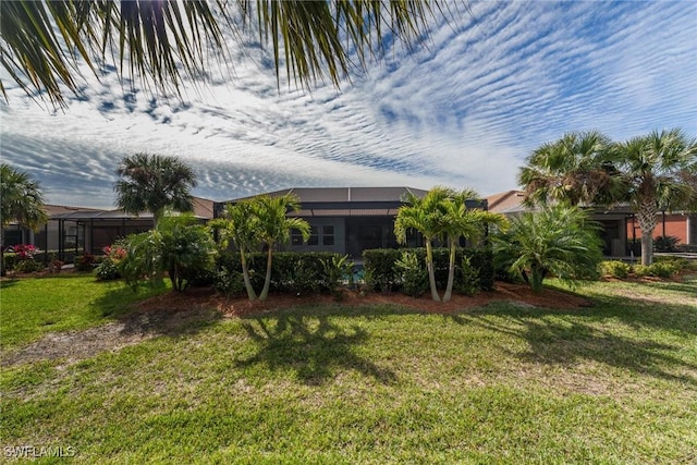 view of yard with a lanai