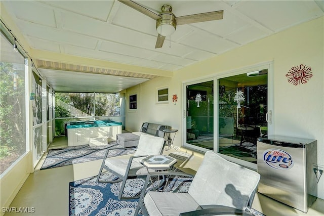 sunroom with ceiling fan