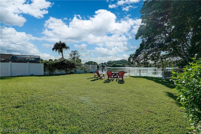 view of yard featuring a water view