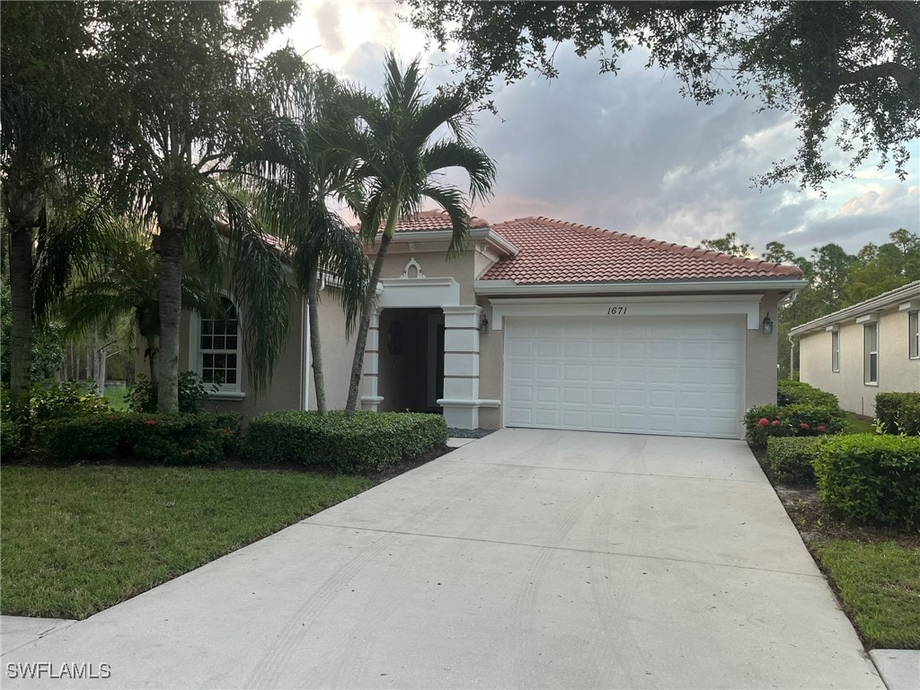 view of front facade featuring a front yard and a garage