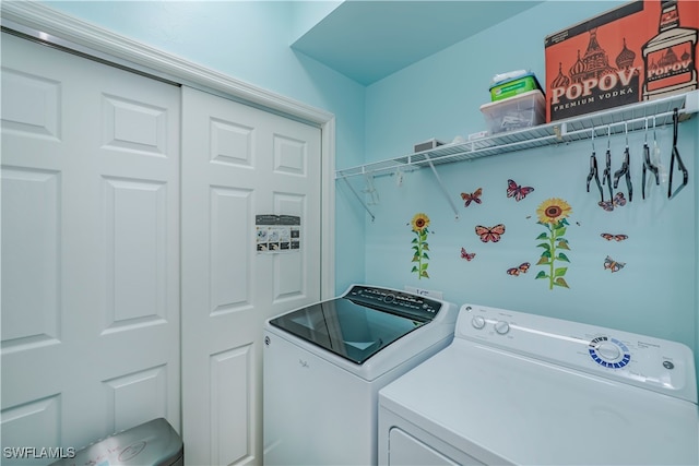 laundry room with washing machine and clothes dryer