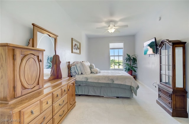 bedroom with ceiling fan