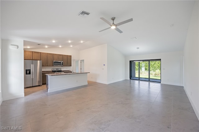 kitchen featuring a kitchen island with sink, sink, appliances with stainless steel finishes, high vaulted ceiling, and ceiling fan