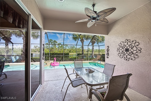 sunroom featuring ceiling fan