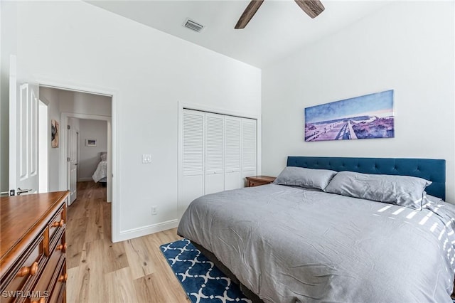 bedroom featuring a closet, light hardwood / wood-style flooring, and ceiling fan