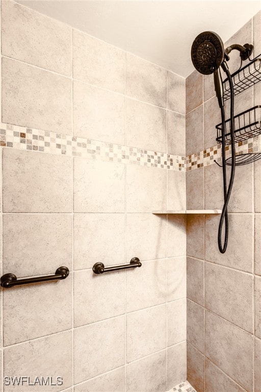 bathroom featuring a tile shower