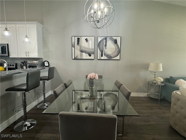 dining room with dark wood-type flooring, vaulted ceiling, and a notable chandelier