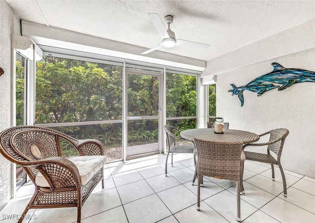 sunroom / solarium with ceiling fan