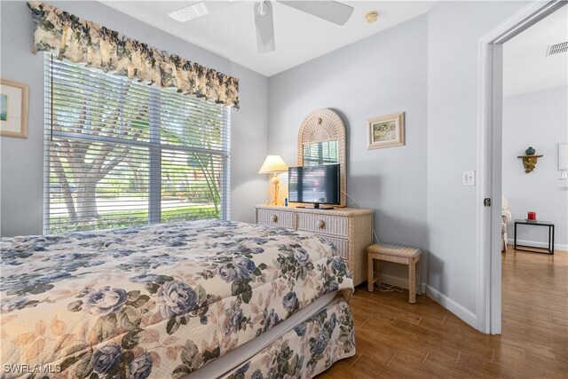 bedroom featuring ceiling fan