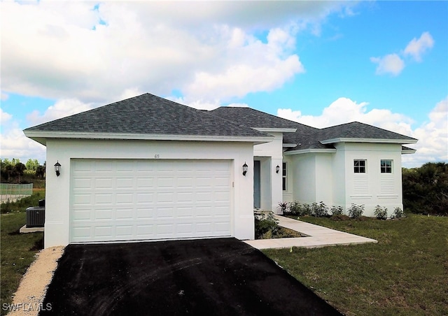 view of front facade featuring a front yard and a garage