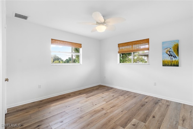 empty room featuring light hardwood / wood-style floors and ceiling fan