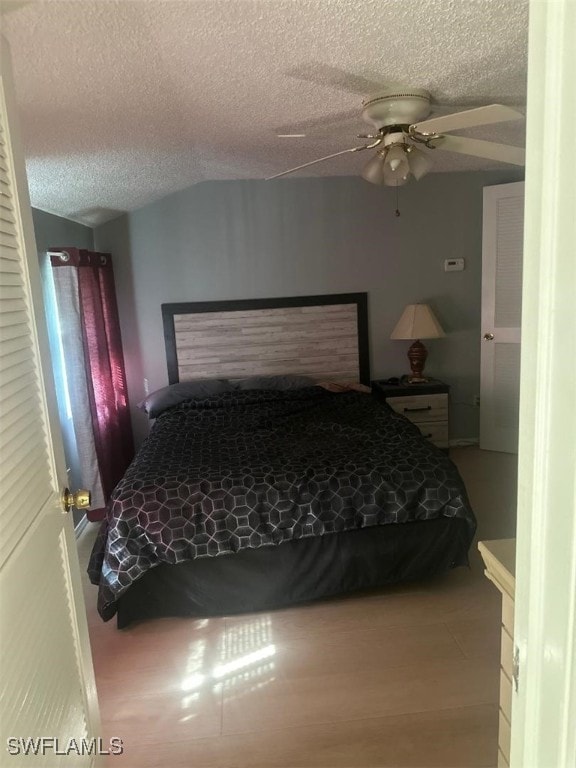 bedroom with ceiling fan and a textured ceiling