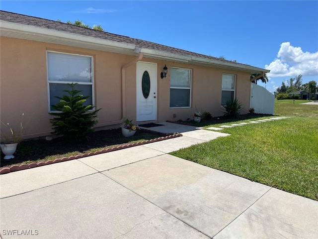 ranch-style home with a front lawn