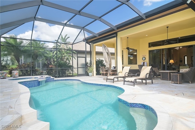 view of pool featuring glass enclosure, an in ground hot tub, and ceiling fan