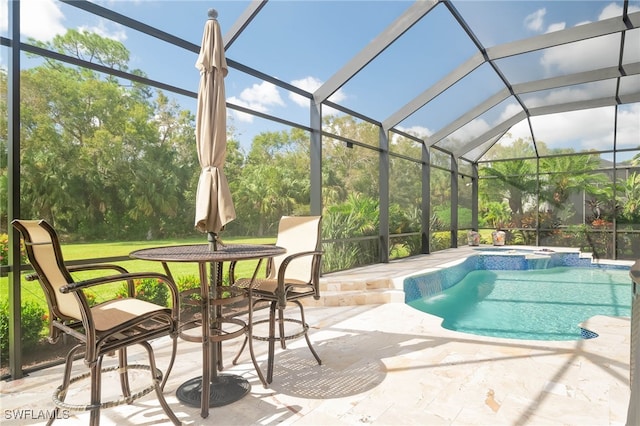 view of pool featuring an in ground hot tub, a patio, and a lanai