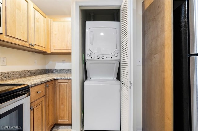 laundry room with stacked washer and clothes dryer