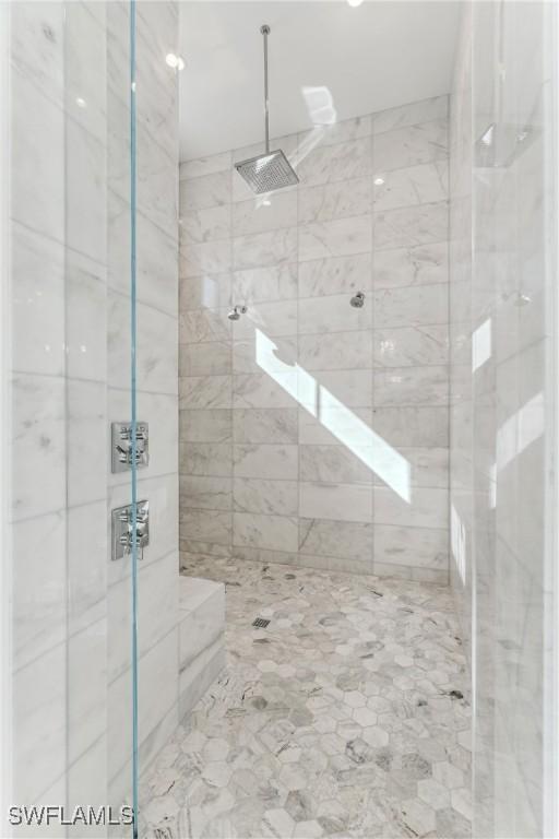 bathroom featuring tiled shower