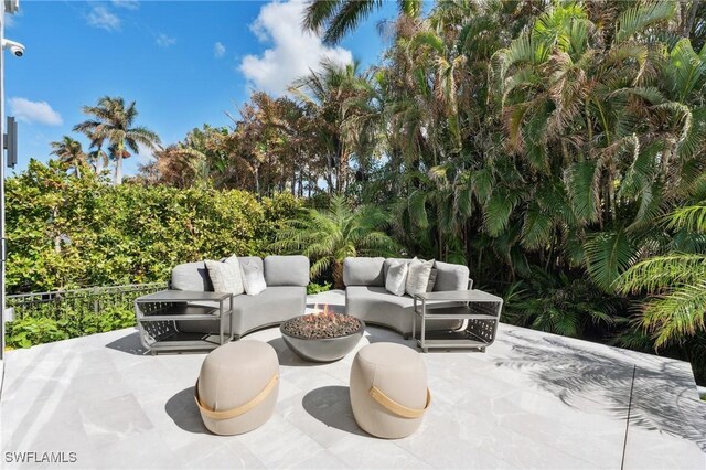 view of patio featuring an outdoor hangout area