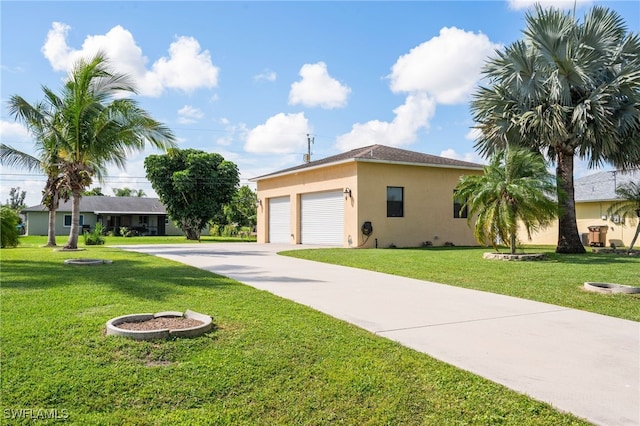 view of front of house featuring a front lawn