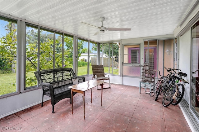 sunroom / solarium with ceiling fan