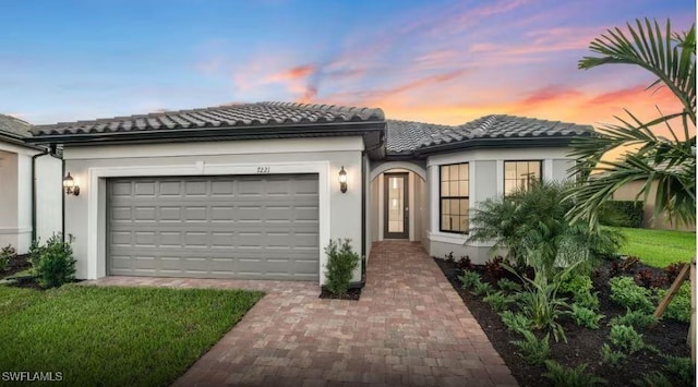 view of front facade featuring a garage