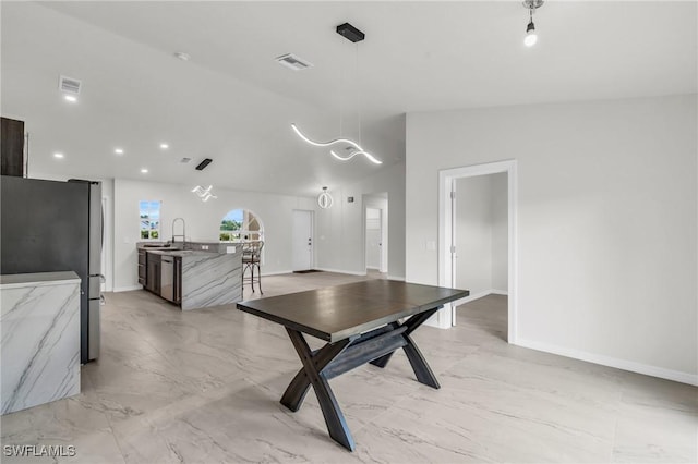 playroom with vaulted ceiling and sink