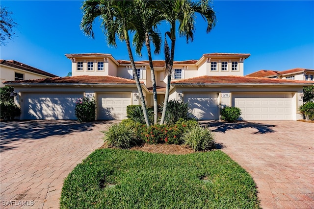 view of front facade with a garage