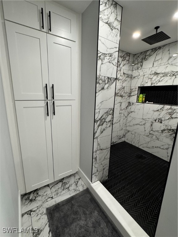 bathroom featuring a tile shower