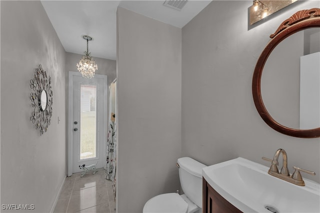 bathroom featuring vanity, a chandelier, and toilet