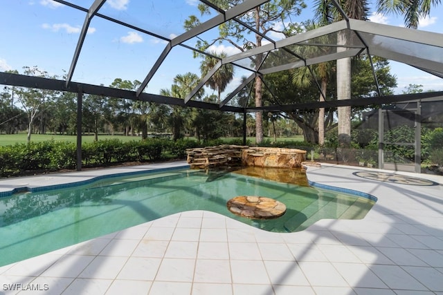 view of swimming pool featuring a patio, glass enclosure, and a jacuzzi