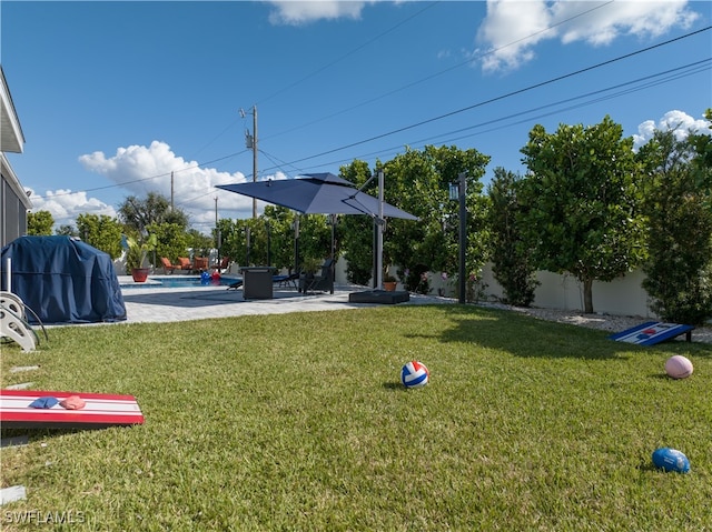 view of yard featuring a patio area