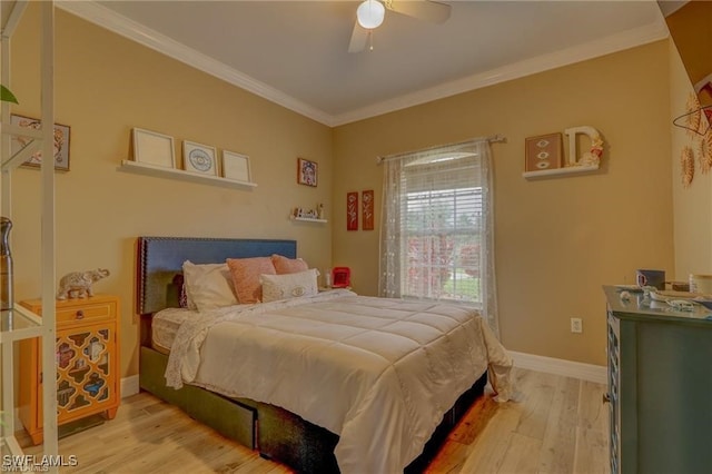 bedroom featuring crown molding, light hardwood / wood-style floors, and ceiling fan