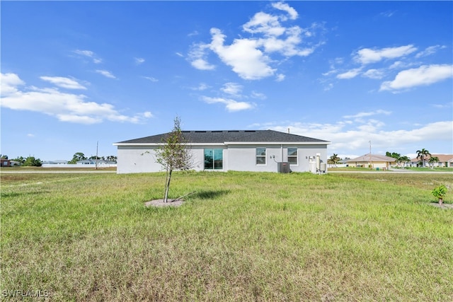 back of house featuring a yard