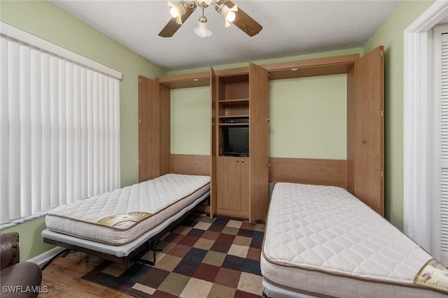 bedroom featuring a textured ceiling and ceiling fan