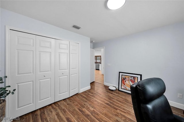 office with baseboards, visible vents, and dark wood-style flooring