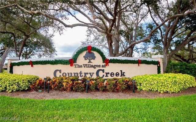 view of community / neighborhood sign