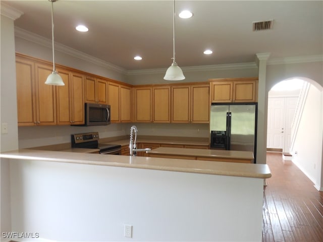 kitchen with pendant lighting, stainless steel appliances, light hardwood / wood-style floors, and ornamental molding