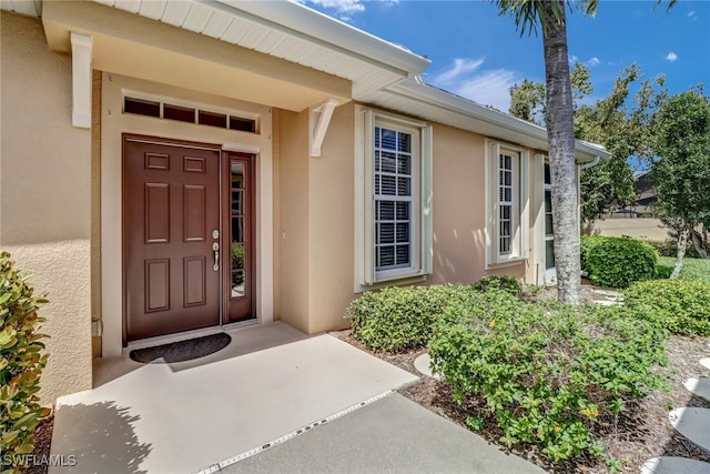 property entrance featuring stucco siding