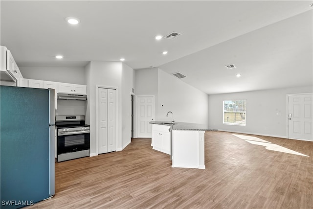 kitchen with light wood-type flooring, white cabinetry, an island with sink, and appliances with stainless steel finishes