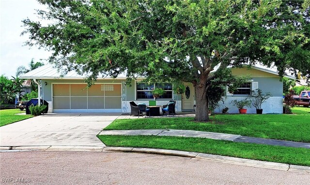 view of front of property featuring a garage and a front yard