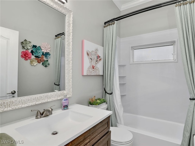 full bathroom featuring shower / tub combo with curtain, vanity, toilet, and ornamental molding