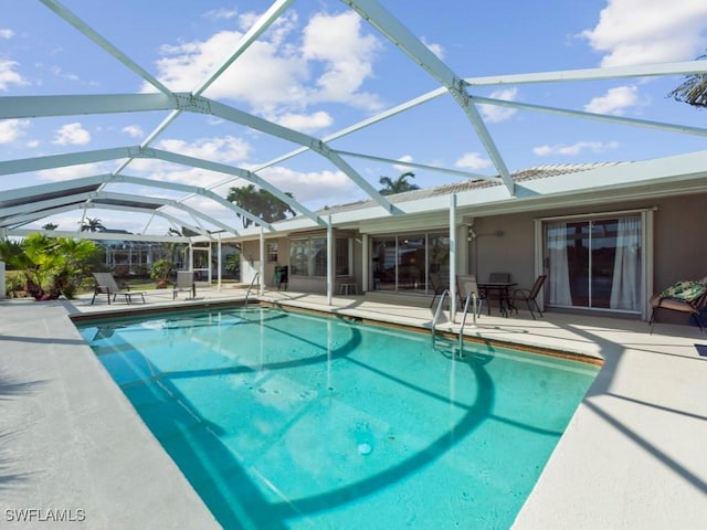 1258 Jamaica Rd, Marco Island, FL 34145 - pool with a patio area and glass enclosure