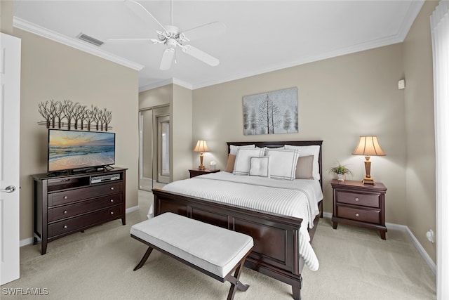 bedroom featuring ceiling fan, crown molding, light carpet, and a closet