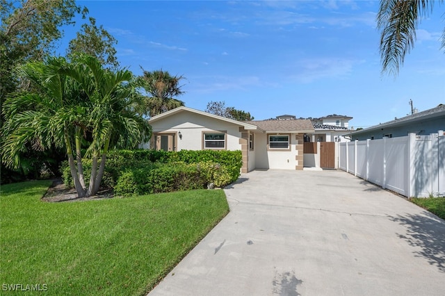 single story home featuring a front lawn