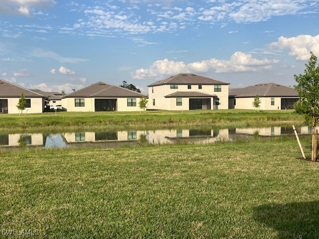 view of yard featuring a water view