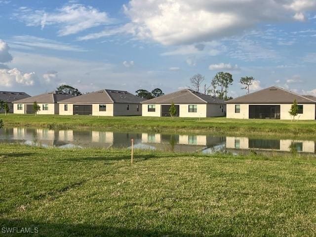 view of yard featuring a water view